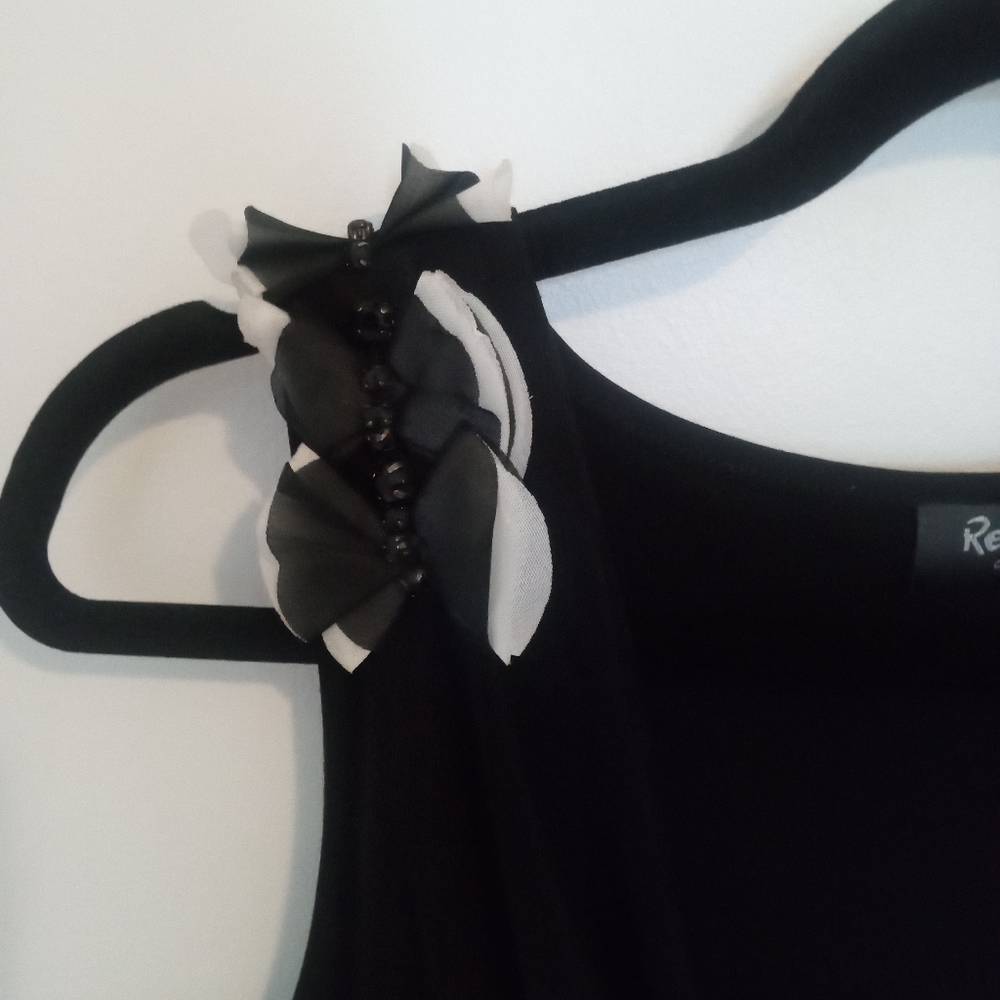 Black Sleeveless Draped Neck Top - Picture 4 of 7